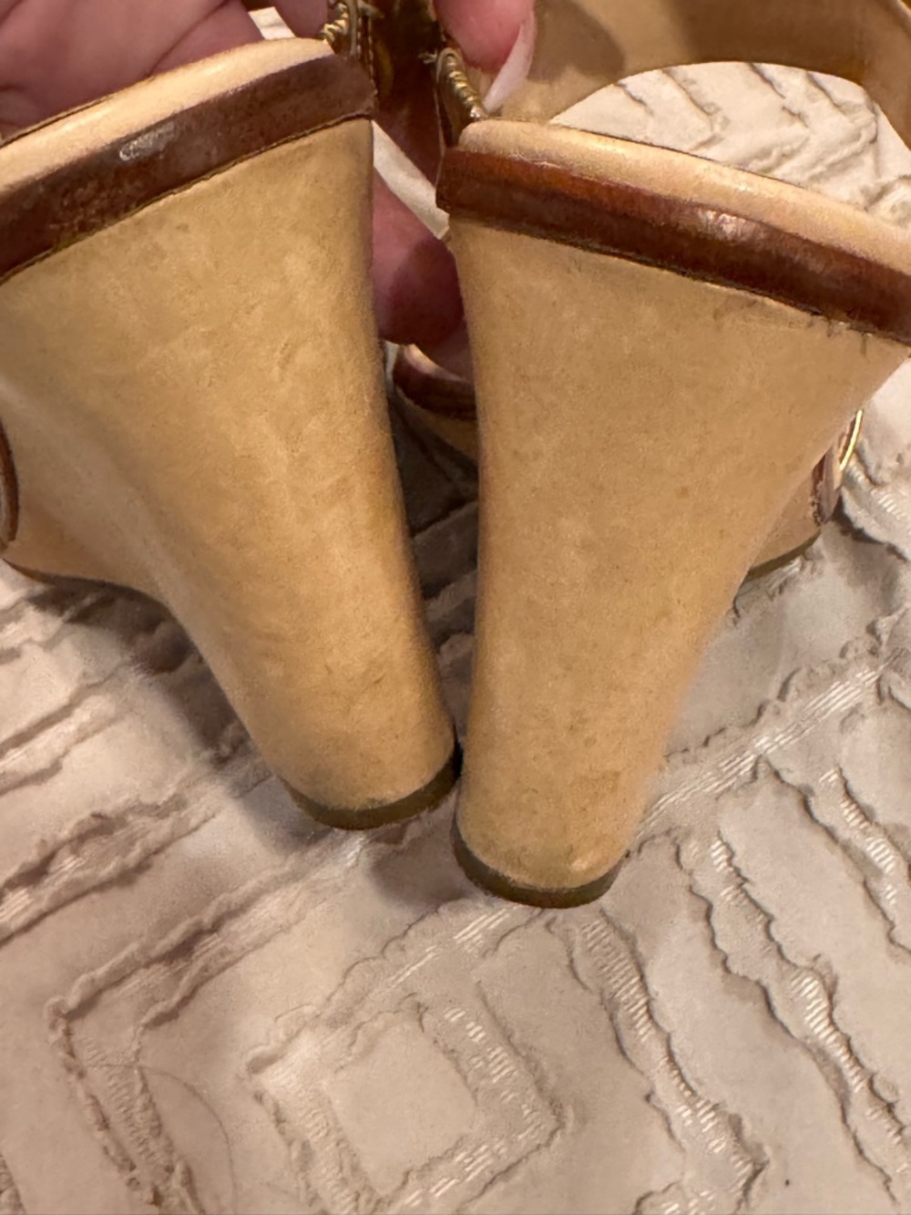 KATE SPADE Gold Metallic Leather Wedge Sandals, 8.5M - Picture 8 of 12